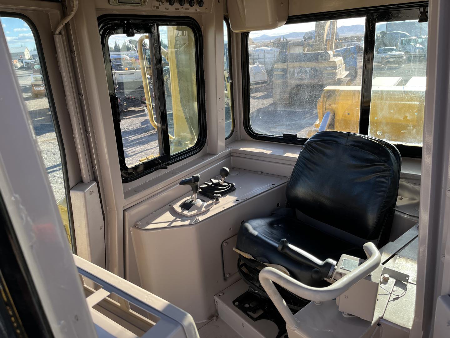 ./imagenes/INVOICE/2019/15809/TAPADOR FRONTAL CATERPILLAR D8N (39).JPG